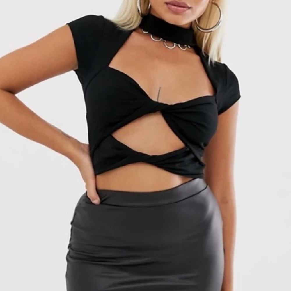 Black open front / twisted design crop top